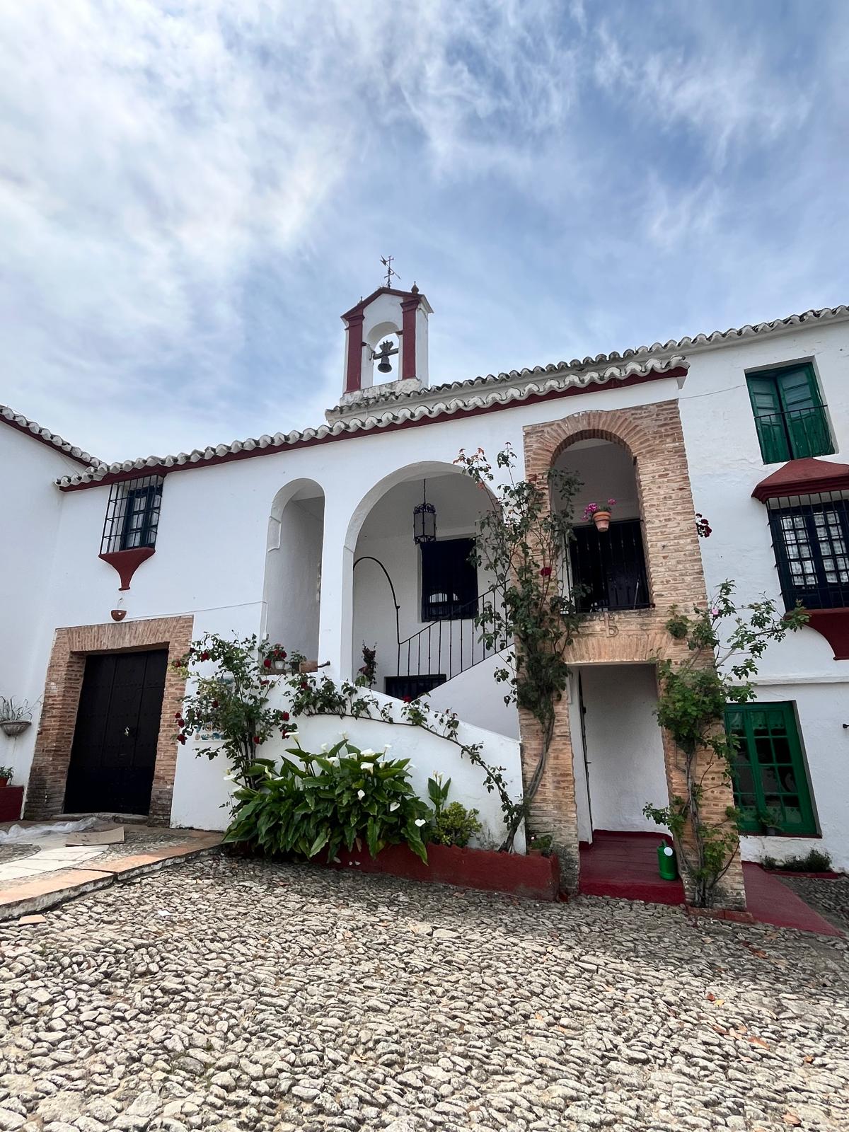 Exteriores y fachada de arquitectura andaluza