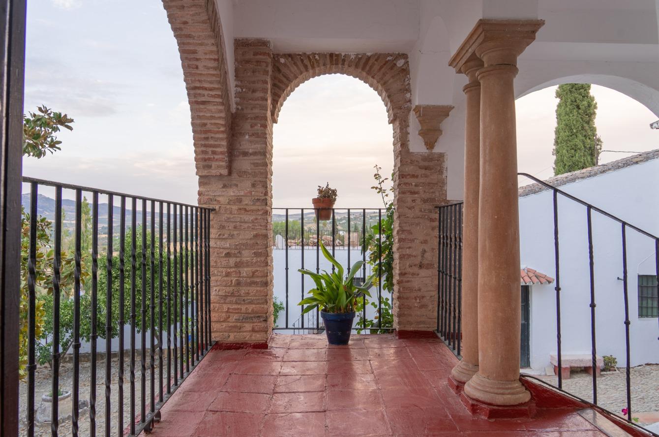 Terrazas y exteriores con vistas al atardecer