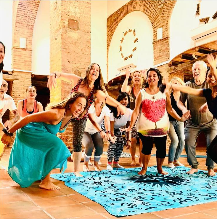 Sesión de danza libre al aire libre